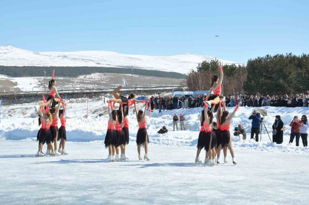 Çıldır Gölü’nde buz üstünde dans
