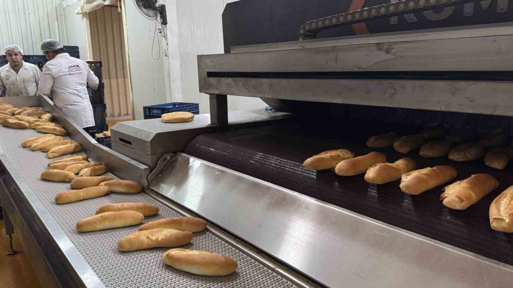 Günde 60 bin ekmek üretiliyor