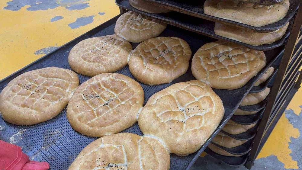 Günde 60 bin ekmek üretiliyor