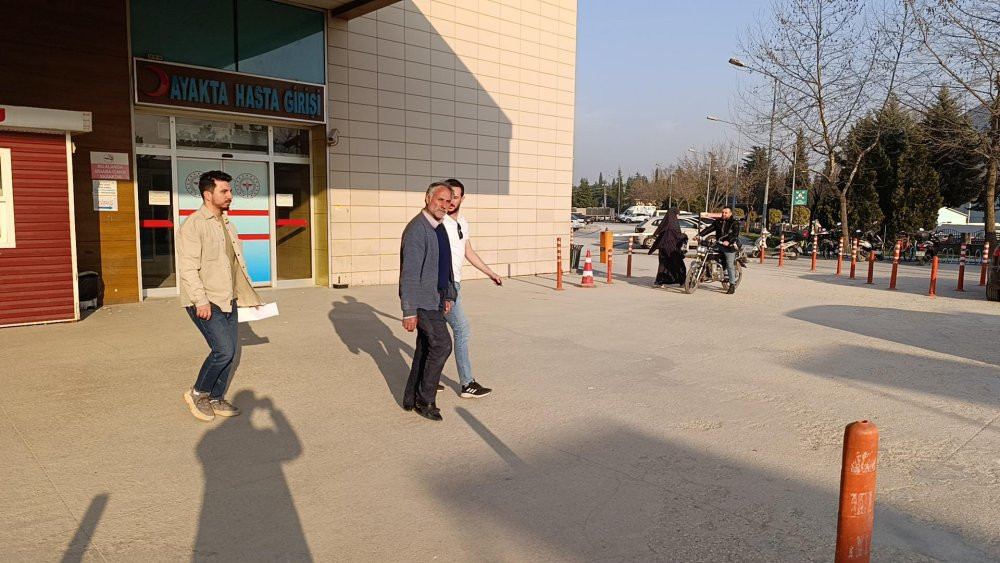 Önce barışmak istedi sonra eşini silahla kovaladı