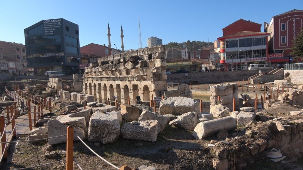 2 bin yıllık Roma Hamam asırlara meydan okuyor