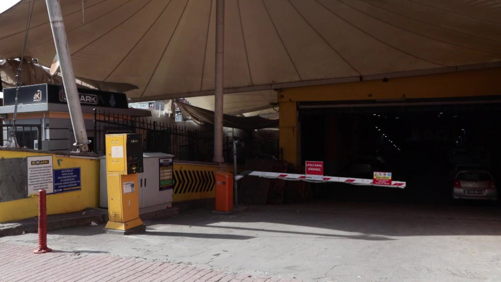 İstanbul'da 4 katlı otoparka su baskını