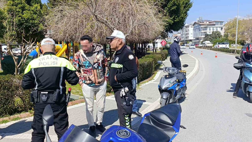 5 kez aynı hatadan yakalandı! Ceza makbuzunu gülerek gösterdi