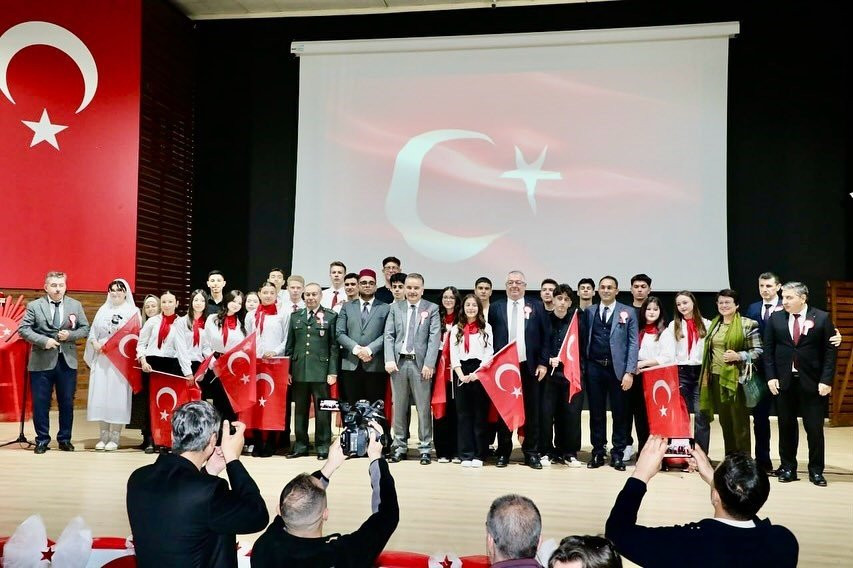 İstiklal Marşı’nın 104. yılı Edremit’te coşkuyla kutlandı