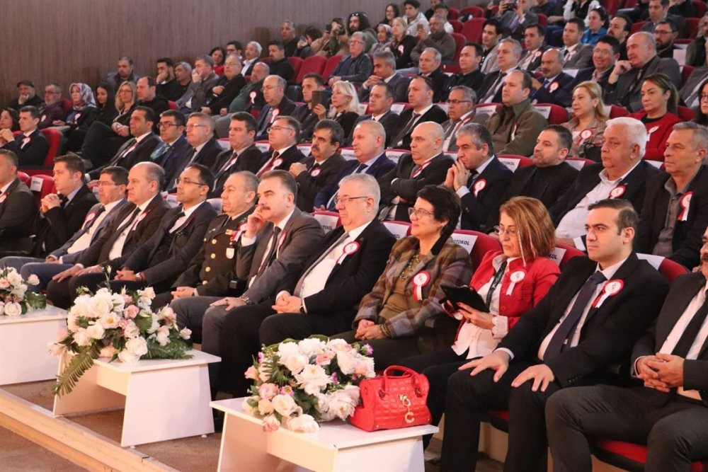 İstiklal Marşı’nın 104. yılı Edremit’te coşkuyla kutlandı