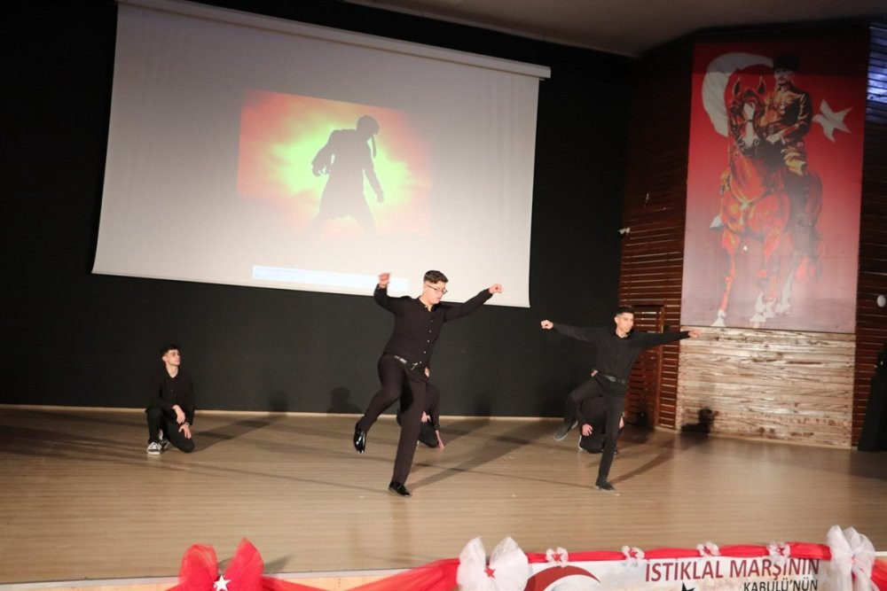 İstiklal Marşı’nın 104. yılı Edremit’te coşkuyla kutlandı