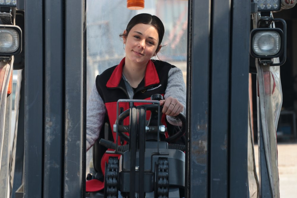 Ağabeyine özendi, sanayide çırak oldu