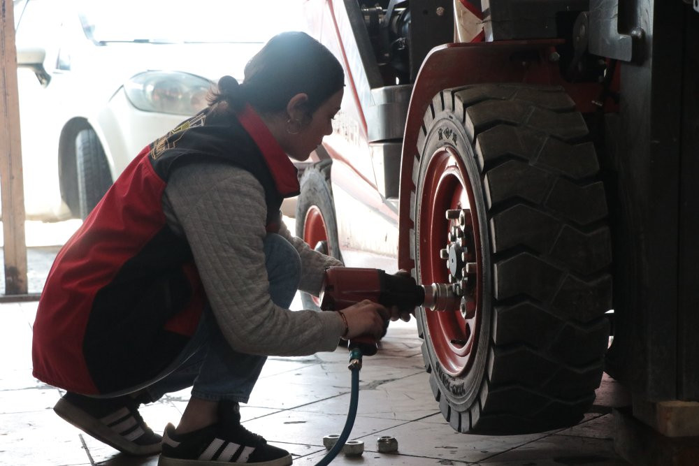 Ağabeyine özendi, sanayide çırak oldu