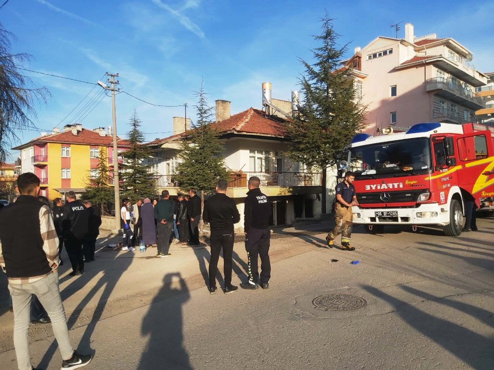 Ankara’da yangın! Çocuklarını kurtarmak isteyen anne hastaneye kaldırıldı