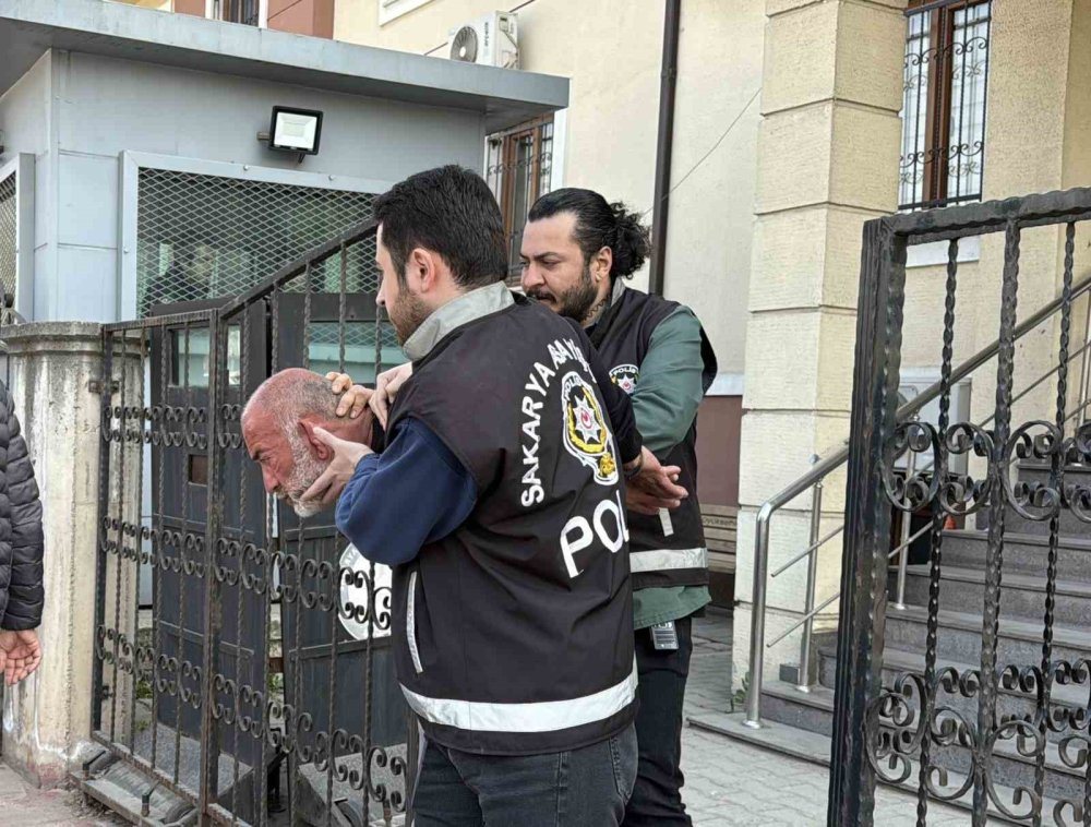 Komşu katili çocuk ve babasının evi alev alev yandı