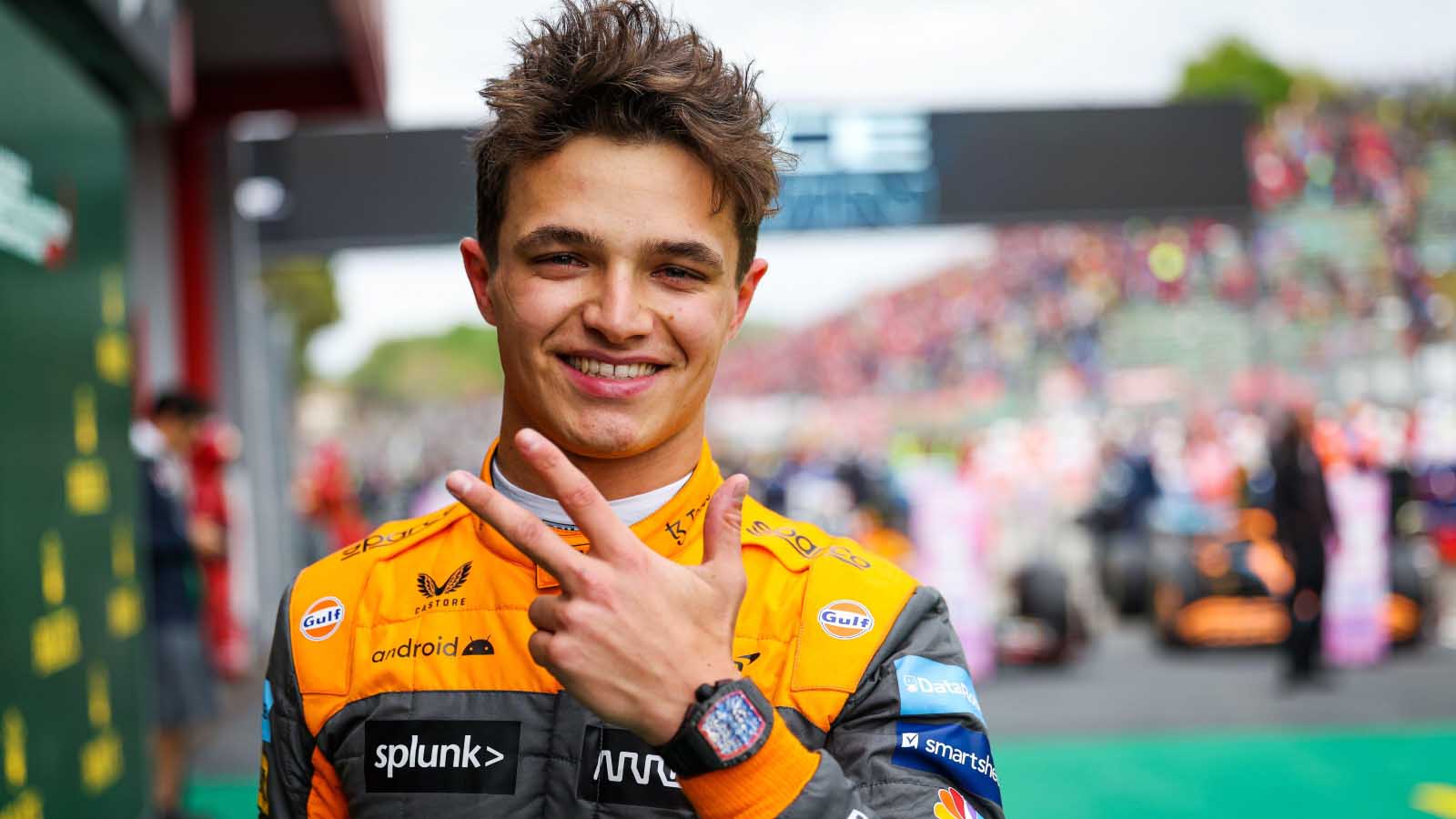 lando-norris-3-finger-salute-imola-planetf1.jpg