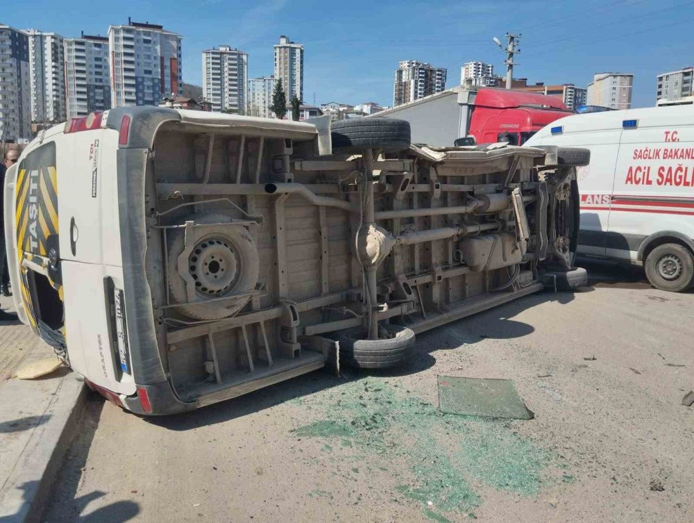 Ordu’da feci kaza! Öğrenci servisi ile otomobil çarpıştı: Çok sayıda yaralı var