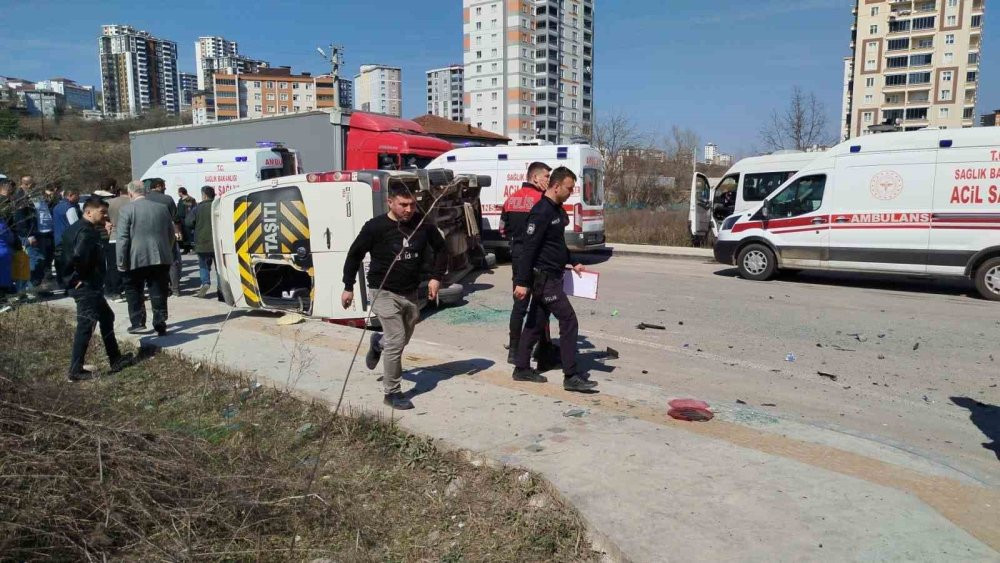 Ordu’da feci kaza! Öğrenci servisi ile otomobil çarpıştı: Çok sayıda yaralı var