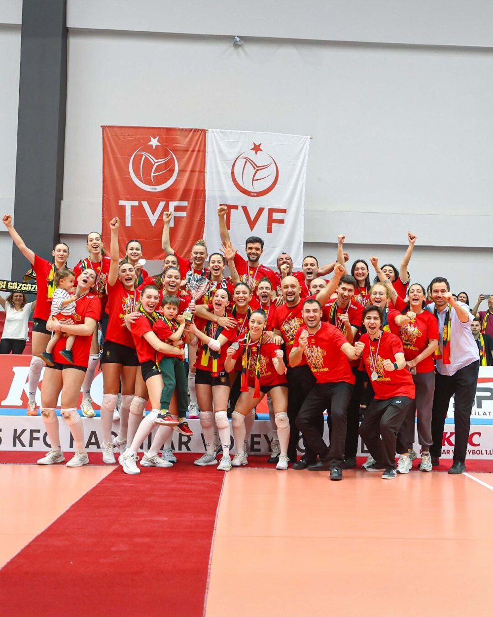 Göztepe, Sultanlar Ligi’ne Yükseldi: 20 yıl sonra geri döndü