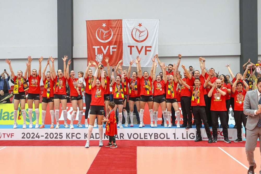 Göztepe, Sultanlar Ligi’ne Yükseldi: 20 yıl sonra geri döndü