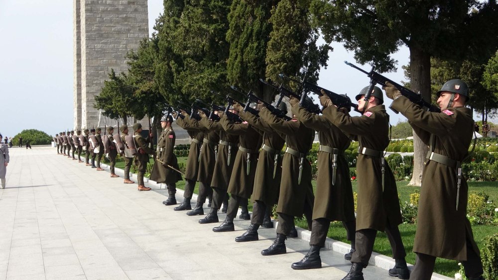 Şehitler Abidesi’nde ’18 Mart’ hazırlığı