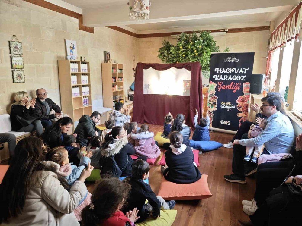 Hacivat Karagöz Şenliği’ne yoğun ilgi