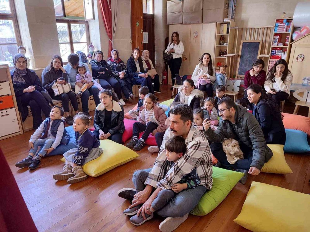 Hacivat Karagöz Şenliği’ne yoğun ilgi