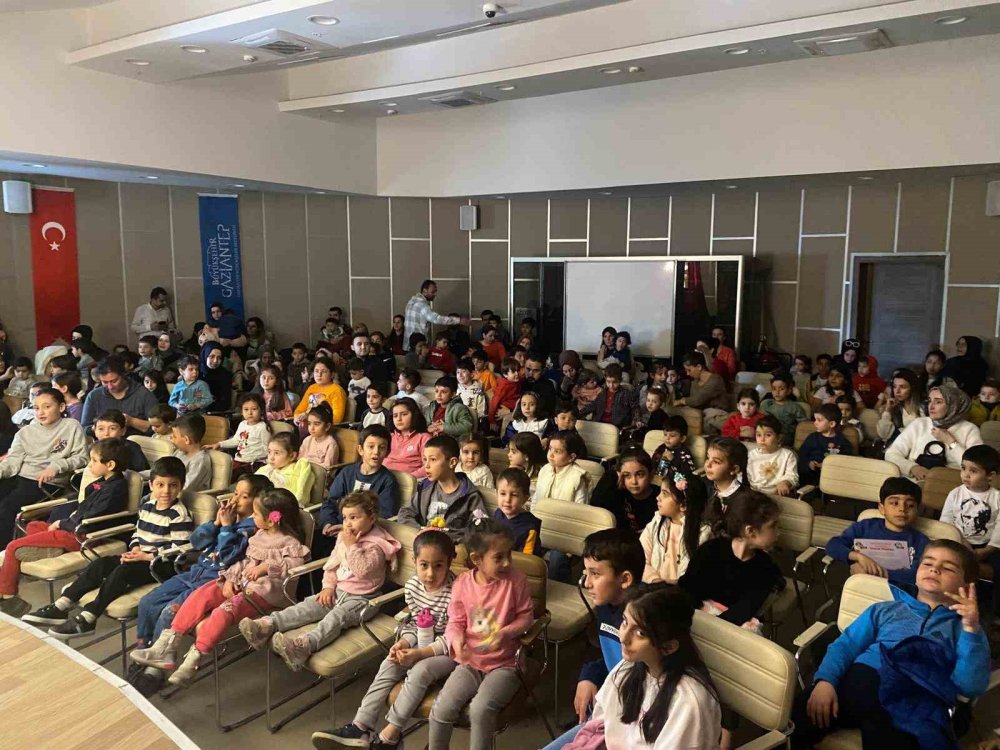 Hacivat Karagöz Şenliği’ne yoğun ilgi