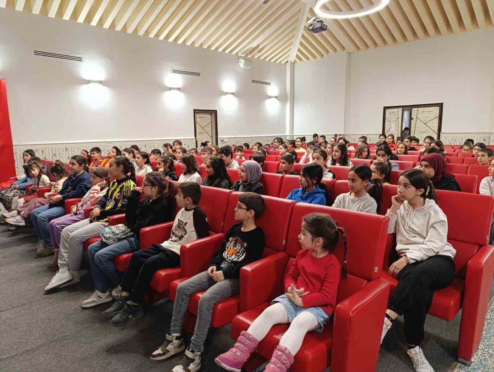 Hacivat Karagöz Şenliği’ne yoğun ilgi