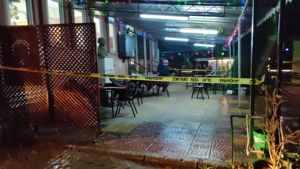 Bursa’da kahvehanede korkunç anlar! Husumetlisini tüfekle vurdu