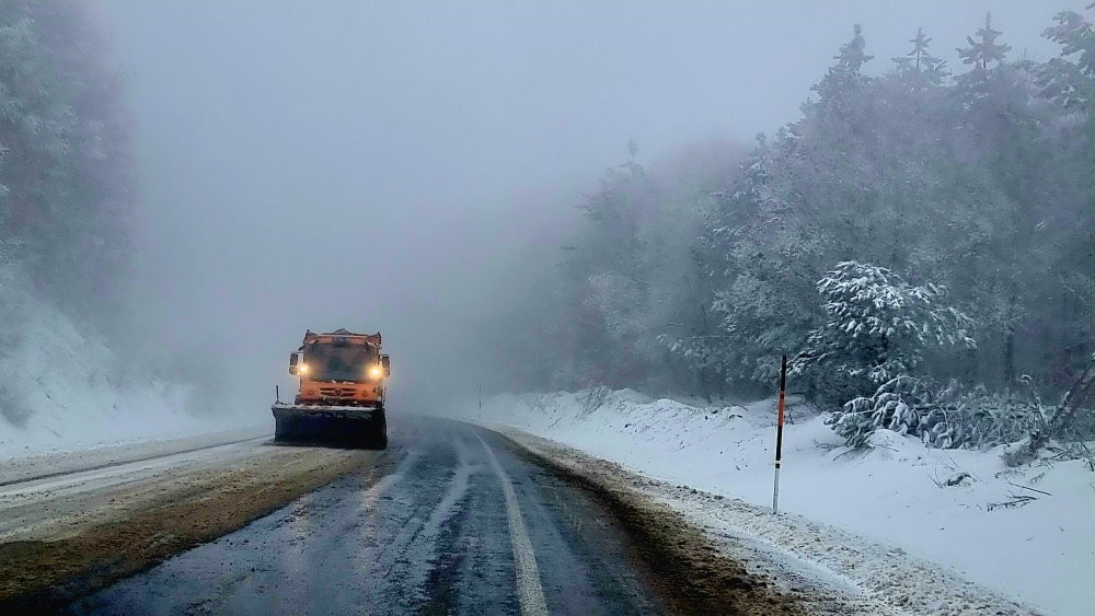 Kar ve buzlanma ulaşımı aksattı