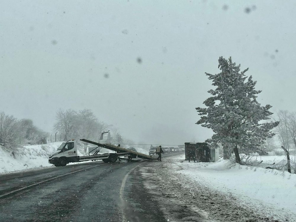 Kar ve buzlanma ulaşımı aksattı
