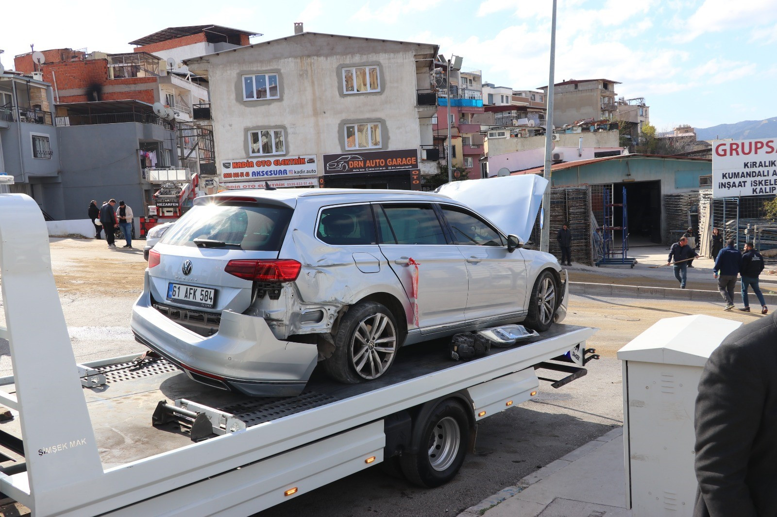 karabaglarda-zincirleme-kaza-otomobil-minibusle-kamyonete-carpti-3-yarali-yenicag-2.jpg