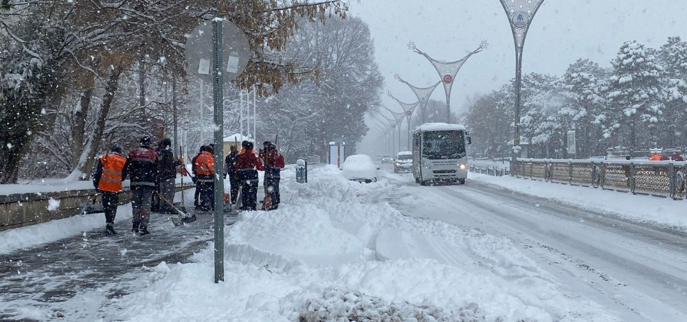 Erzincan’da kar kalınlığı 40 santimetreyi buldu! 524 köy yolu kapandı: Ekipler alarmda