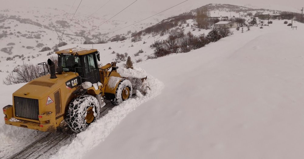 Erzincan’da kar kalınlığı 40 santimetreyi buldu! 524 köy yolu kapandı: Ekipler alarmda