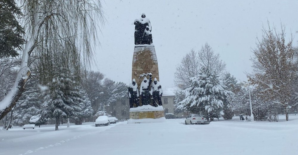 Erzincan’da kar kalınlığı 40 santimetreyi buldu! 524 köy yolu kapandı: Ekipler alarmda