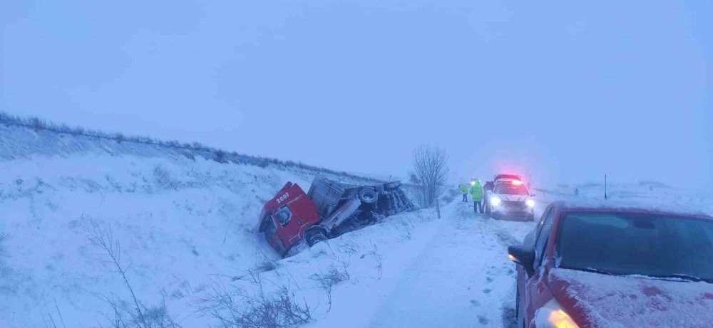 Kar ve tipide mahsur kalan 911 kişi böyle kurtarıldı