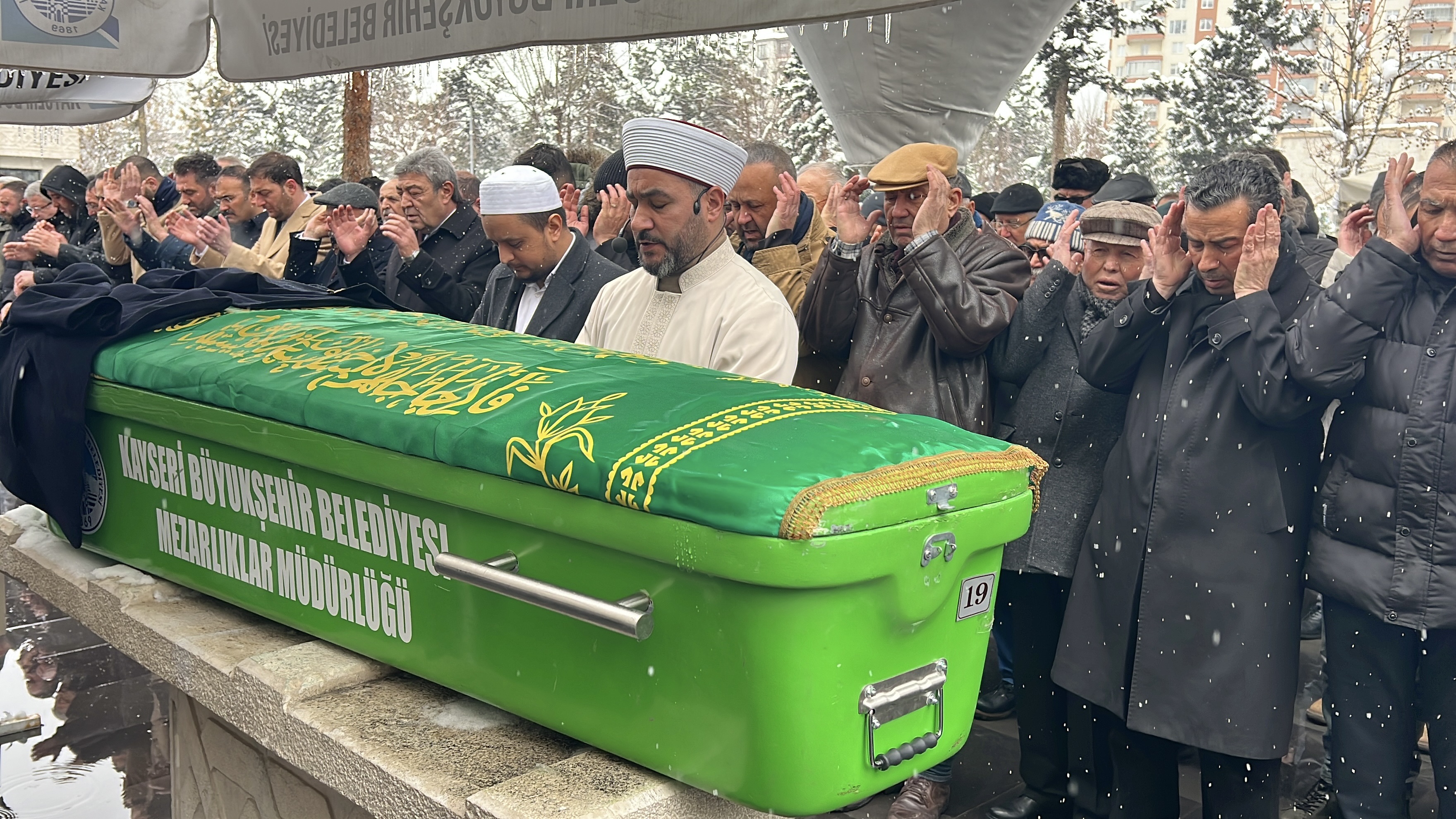 gazeteci-oktay-ensari-hayatini-kaybetti-622392-184323.jpg
