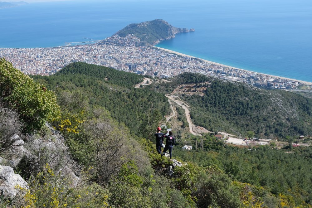 650 metrede kontrolü kaybetti! Antalya'da ormanda nefesler tutuldu