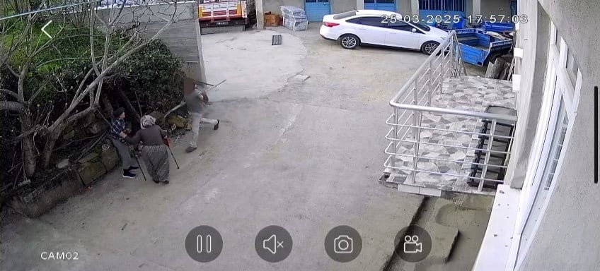 Dayısına kürekle saldırdı