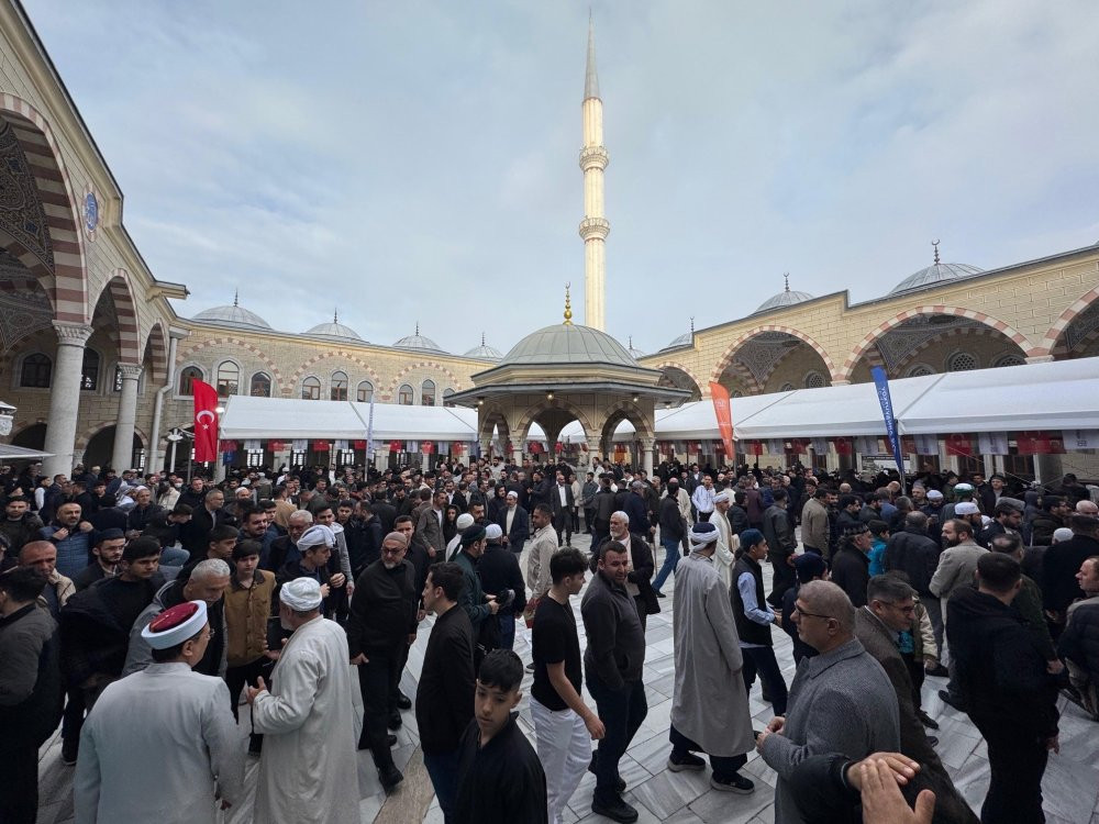 Arnavutköy'de geleneksel bayram sofraları kuruldu