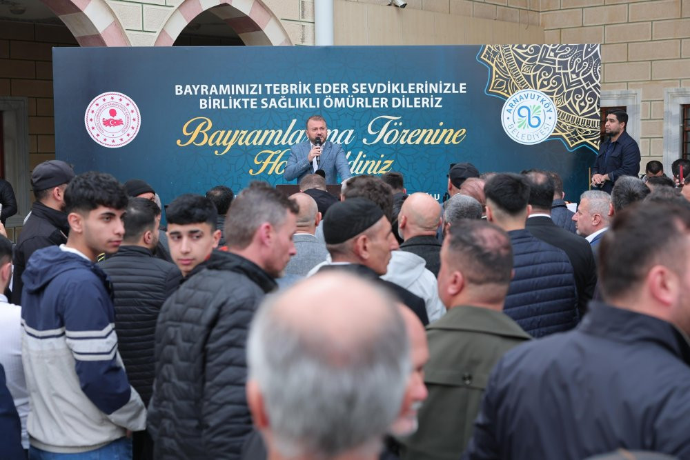 Arnavutköy'de geleneksel bayram sofraları kuruldu