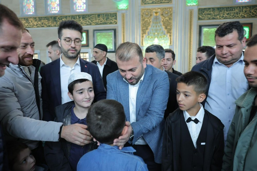 Arnavutköy'de geleneksel bayram sofraları kuruldu