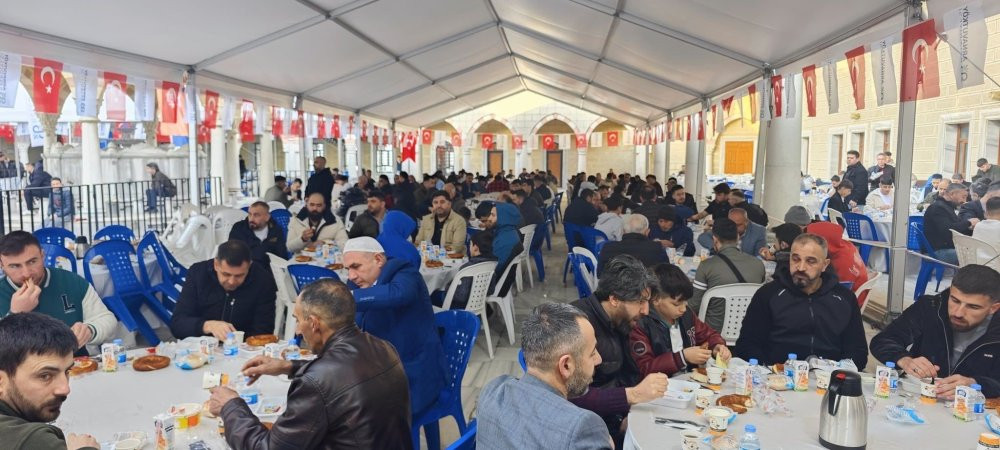 Arnavutköy'de geleneksel bayram sofraları kuruldu