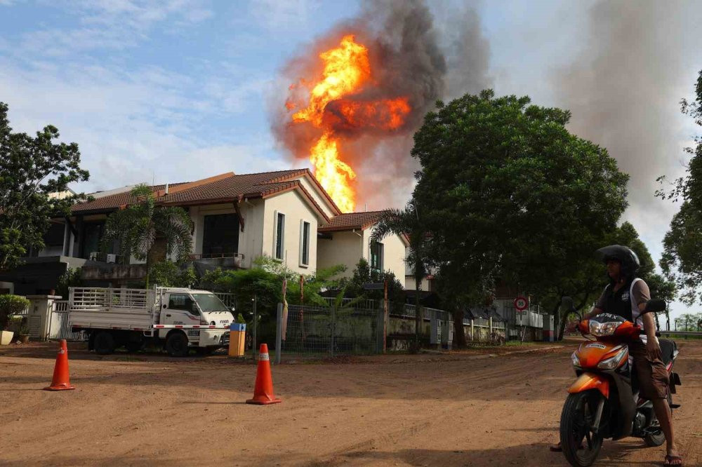 Malezya’da doğalgaz boru hattı bomba gibi patladı! Gökyüzünden alev bulutları oluştu: 112 kişi yaralandı