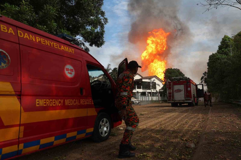 Malezya’da doğalgaz boru hattı bomba gibi patladı! Gökyüzünden alev bulutları oluştu: 112 kişi yaralandı
