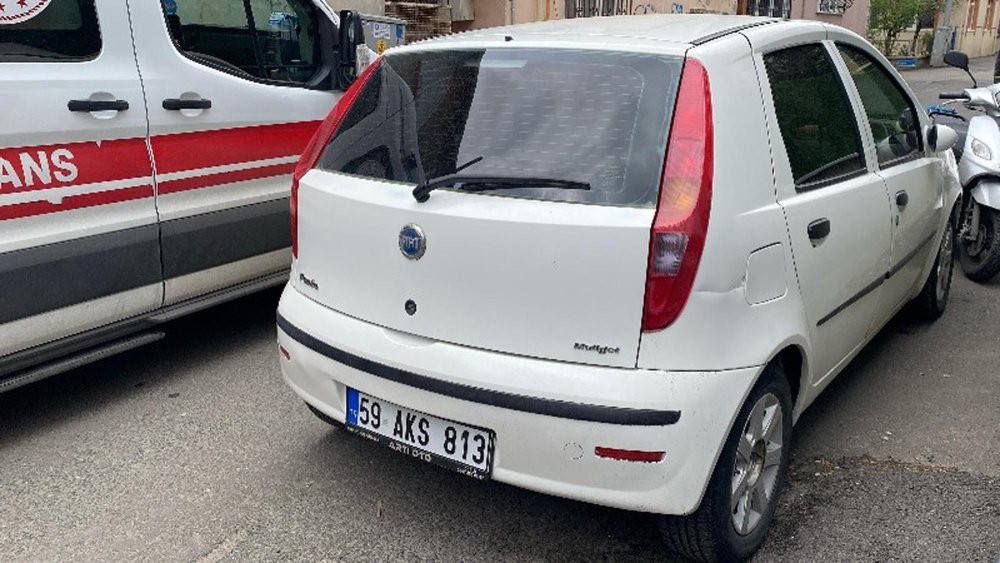 Tekirdağ'da ehliyetsiz sürücünün otomobille çarptığı yaya yaralandı