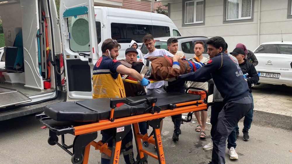 Tekirdağ'da ehliyetsiz sürücünün otomobille çarptığı yaya yaralandı