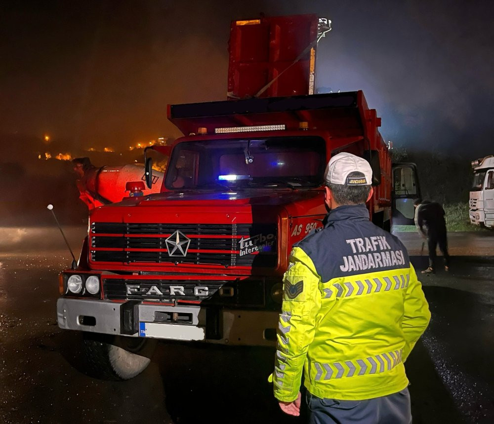 Ordu'da jandarmadan kamyon şoförüne çakar darbesi! Hem ceza hem men