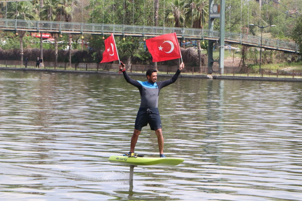 Portakal Çiçeği Karnavalı'nın su kortejinde sürpriz evlilik teklifi