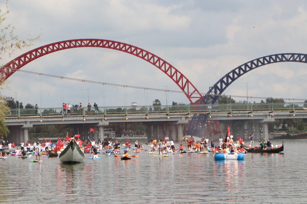 Portakal Çiçeği Karnavalı'nın su kortejinde sürpriz evlilik teklifi