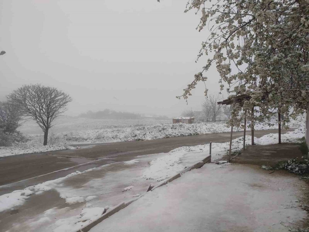 Kar İstanbul’un sınırına dayandı! Sabah pencereden bakanlar şoke oldu