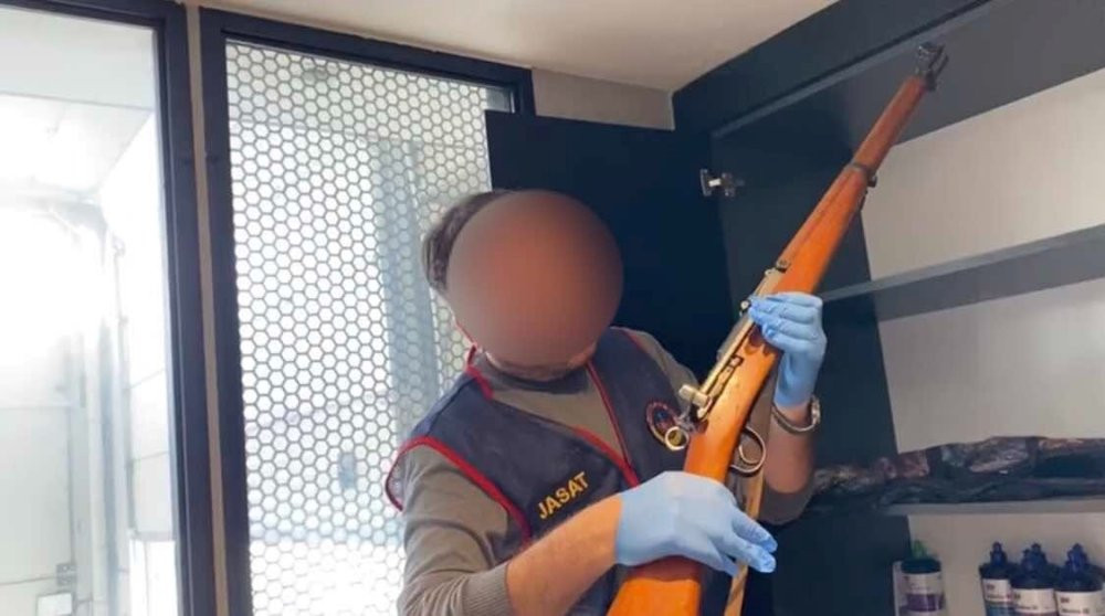 Denizli’de jandarmadan zehir tacirine baskın! Mavzer silah el geçirildi