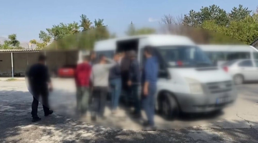 Erzincan’da 14 kaçak göçmen yakalandı