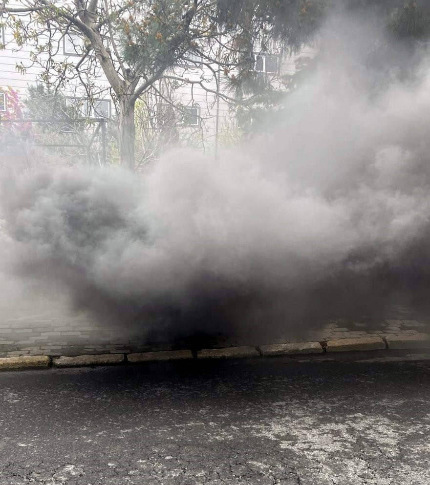 Tedirgin eden görüntü... Yeraltından dumanlar yükseldi